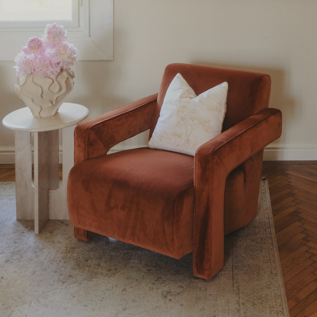 MIMÓZA TRAVERTINE SIDE TABLE