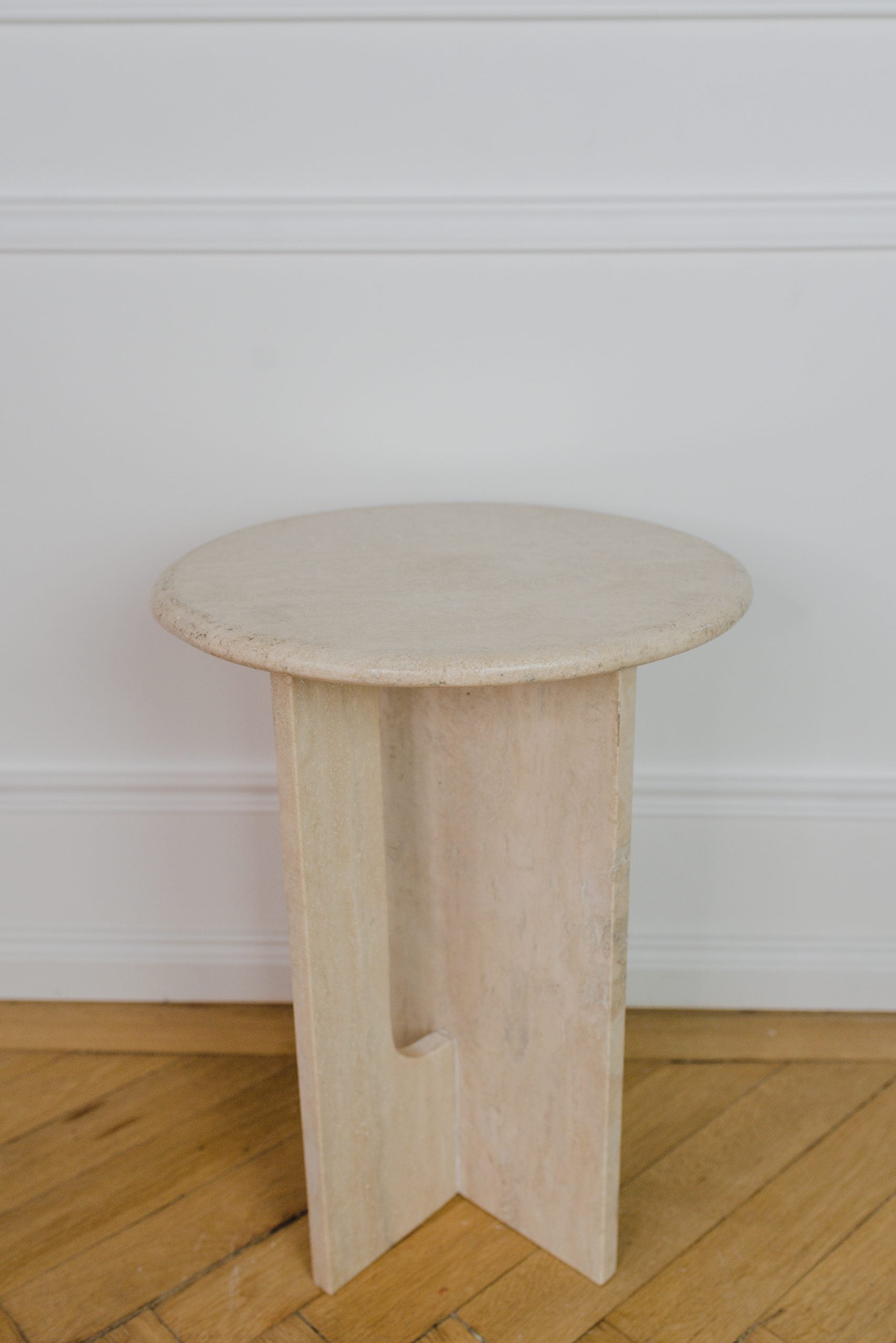 MIMÓZA TRAVERTINE SIDE TABLE
