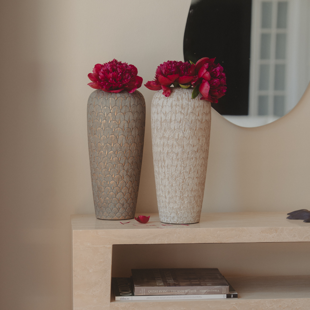 RESIN VASE
